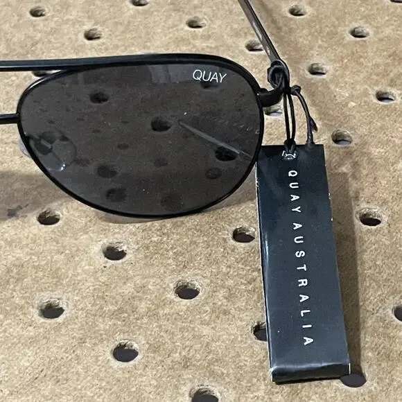 NWT Quay Australia Vivienne Black/Smoke Aviator Sunglasses Adult display picture 1